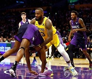 NBA 제임스 트리플더블…레이커스는 새크라멘토에 져 3연승 끝