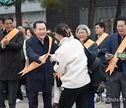 수험생 응원하는 김지철 충남교육감