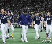 야구대표팀 '아쉬운 발걸음을 뒤로하고'