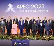 [포토] APEC 단체사진 참석한 윤대통령