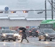 오늘 전국서 추위 속 '첫눈'…10㎝ 대설 주의