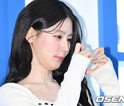 (여자)아이들 미연, '고양이 하트 제조 중' [사진]