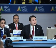 윤 대통령 "무탄소 에너지 앞장설 것…APEC 협력 기대"