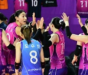 '김연경+옐레나 쌍포 폭발' 흥국생명, GS '3-0' 완파...5연승+1위 수성 [삼산:스코어]