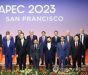 윤석열 대통령, APEC 정상과 단체 사진촬영