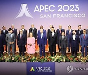 윤석열 대통령, APEC 정상 단체 사진촬영