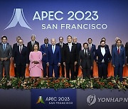 윤석열 대통령, APEC 정상들과 단체 사진촬영