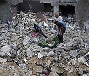 Israel Palestinians Buried In Rubble