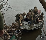 우크라, 드니프로강 동안에 교두보 마련…크림반도 공세 발판 되나