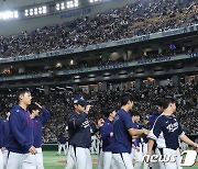 견고한 마운드에 홈런포도…한국 야구, 일본에 졌지만 희망 남겼다