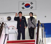 [속보]尹대통령, 2박4일 APEC 일정 마치고 도착