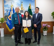 "길잃은 장애외국인 가족품에" 이경진 서울교통공사 주임 감사장 수여