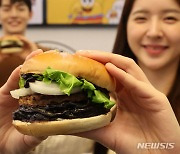 "고물가에 가성비 전략 통했다" 500원 라면에 2천원대 버거까지