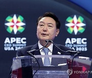 한미일 삼각결속 재확인한 尹대통령, APEC서 글로벌위기 해법 제시