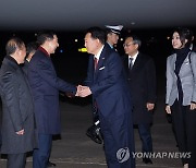 윤석열 대통령 내외, APEC 일정 마치고 귀국