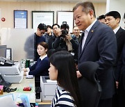 행정망 마비, 반면교사로 삼아 "총체적 점검나서야"