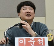 이준석 "尹경쟁 상대 아냐…한동훈이 미래 경쟁자 될 수도"