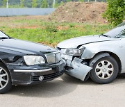 ‘정신나간 엄마’…벤츠에 10대 자녀 태우고 ‘음주 역주행’ 사고