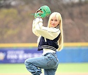 우주소녀 다영, '매력적인 와인드업' [사진]