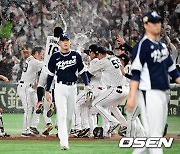 도쿄돔에서 우승 축배 들고 싶었는데 [사진]