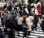 日 관광객 폭증에 곳곳서 ‘몸살’