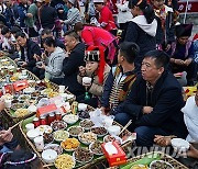 CHINA-YUNNAN-LUCHUN-ETHNIC GROUP-TOURISM FESTIVAL-LONG STREET BANQUET (CN)