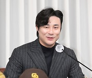 [일문일답] 한국 최초 '골드글러버' 김하성 "내년 시즌에도 골드글러브 도전, 더 좋은 선수 될 것"