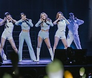 마마무+, 아시아 달궜다…첫 팬콘서트, 폭발적 반응