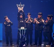 Korea's T1 take League of Legends crown in hometown Worlds win