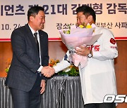 "둘 다 도와달라" 전준우 남고 안치홍 한화행...우승청부사 대략 난감, 또 다른 영입 있을까