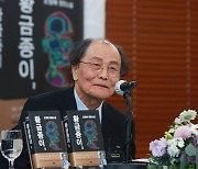 “인간은 어째서 돈에 매달리는지 쓰고자 했다”