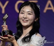 KLPGA 이예원, 상금왕 등 3관왕