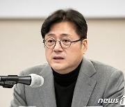 발언하는 홍익표 더불어민주당 원내대표