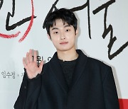 윤찬영, 훈남교과서