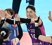 배구황제 복수혈전! '김연경 27득점' 흥국생명, 정관장 잡고 6연승→전구단 상대 승리 달성 [대전리뷰]