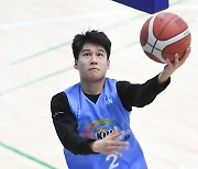 [KBL 엘리트 캠프] 김병철 캠프장의 칭찬을 받은 팔룡중 배대범, “차원이 다른 선수”