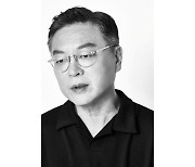 [단독] "12년째 연애 중", 배우 김의성의 멋진 인생