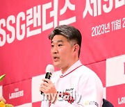 [MD포토] SSG 이숭용 감독 "구단주에게 어려운 부탁을 받았다"