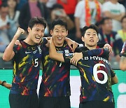 '손흥민 2골 1도움' 한국, 중국 3-0 완파…월드컵 예선 2연승