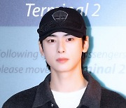 차은우, 공항 패션도 ‘사랑스럽개’