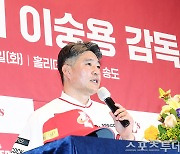 [ST포토] 취재진 질문 받는 이숭용 감독