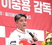 [포토S] 질문에 답하는 이숭용 감독