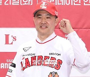 [포토S] 이숭용 감독, 'SSG랜더스 파이팅'