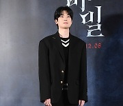 [TD포토] 최찬호 '살짝 긴장한 포즈'