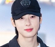 [T포토] 차은우 '살짝 웃으면, 심쿵'