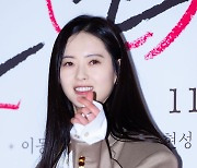 [T포토] 고아라 '이 하트, 팬들거야'