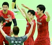 '임성진-타이스 43점 합작' 한국전력, 현대캐피탈 '3-1' 제압...파죽의 3연승 질주 [수원:스코어]