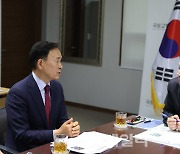 [포토] 조성명 강남구청장, 국토교통부에 현안 전달