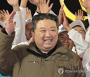 김정은 늙었나? 군사정찰위성 발사 때 드러난 '흰머리'