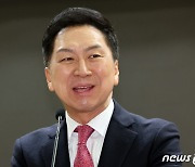 세미나 축사하는 김기현 대표